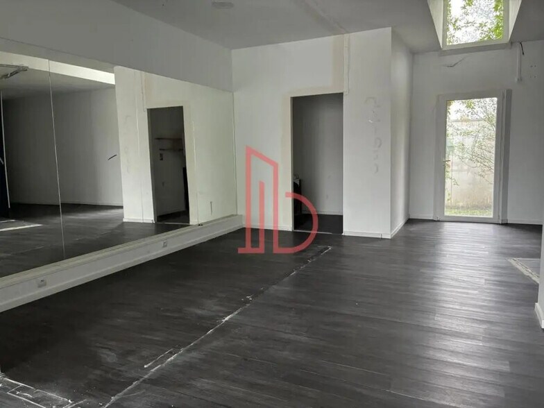 Office in Bègles for lease - Building Photo - Image 3 of 6