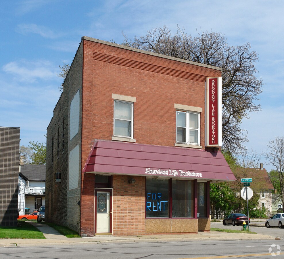 1801 Douglas Ave, Racine, WI 53402