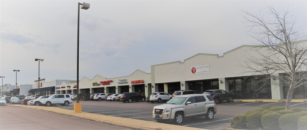 100-126 Northwest Plaza Dr, Senatobia, MS for lease - Building Photo - Image 2 of 21