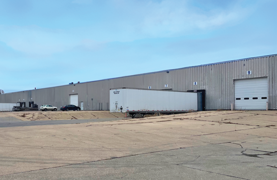 1675 NE 51st Ave, Des Moines, IA for lease - Building Photo - Image 2 of 10