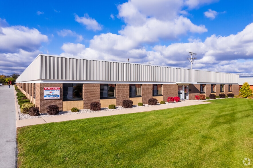 3725 N 126th St, Brookfield, WI for lease - Building Photo - Image 1 of 6