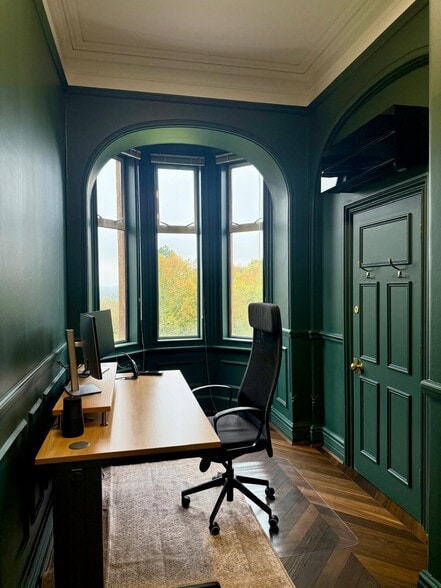 Bletchingley Rd, Nutfield for lease - Interior Photo - Image 3 of 7