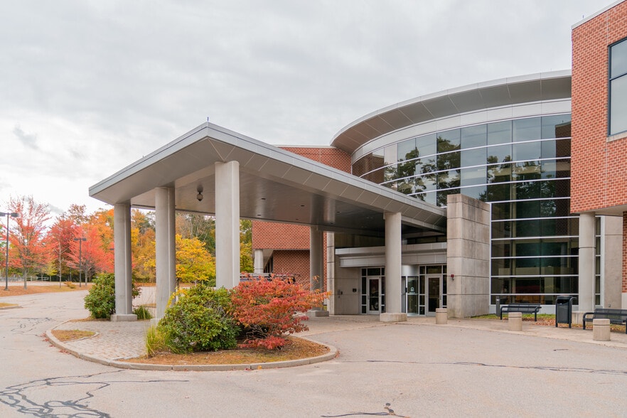 52 South St, Hopkinton, MA for lease - Building Photo - Image 1 of 11