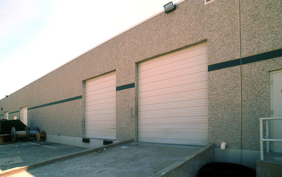 12901-12919 Valley Branch Ln, Farmers Branch, TX for lease - Building Photo - Image 2 of 3