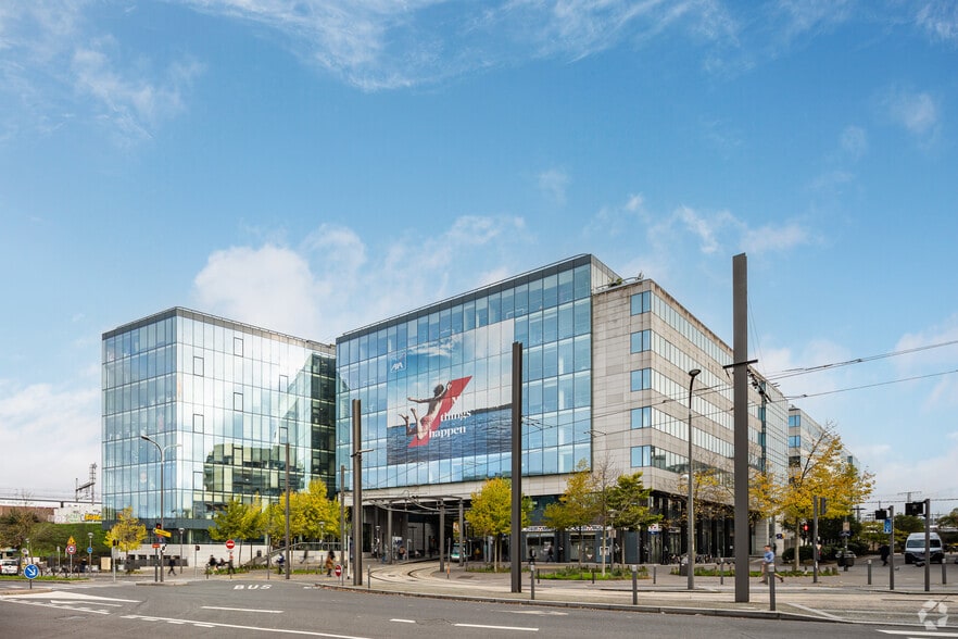 Office in Châtillon for lease - Primary Photo - Image 1 of 13