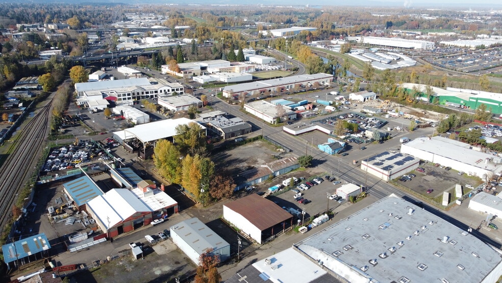 8255 Congress Ave, Portland, OR for lease - Building Photo - Image 2 of 2