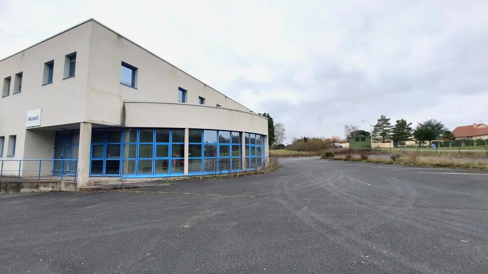 Flex in Poitiers for sale - Building Photo - Image 2 of 5
