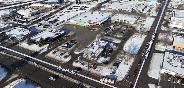 Saskatchewan Retail Portfolio portfolio of 3 properties for sale on LoopNet.com - Primary Photo - Image 3 of 3