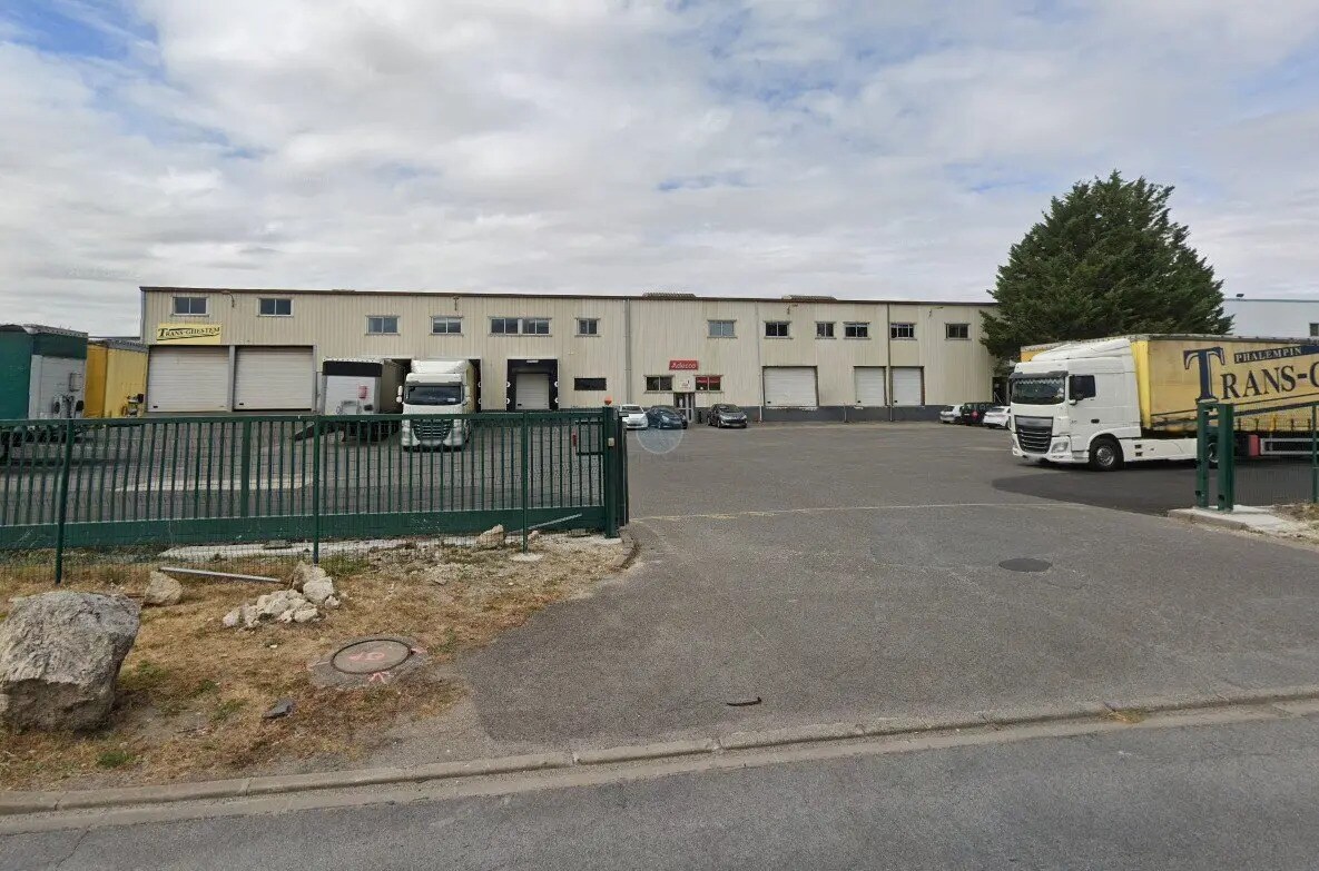 Flex in Ormes for lease Building Photo- Image 1 of 2