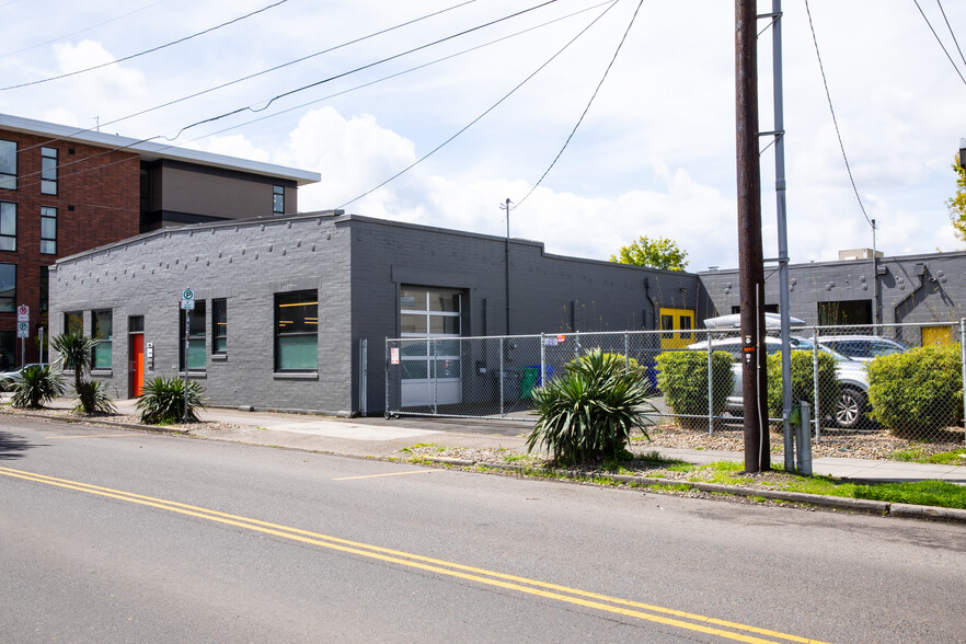 2335 SE 50th Ave, Portland, OR for lease - Building Photo - Image 1 of 17