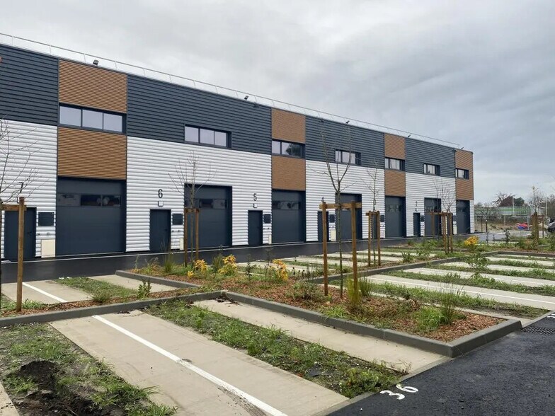Flex in Gradignan for lease - Building Photo - Image 1 of 15