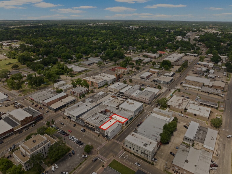 209 N Jefferson Ave, Mount Pleasant, TX for sale - Building Photo - Image 2 of 31