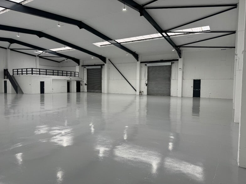 22 Textilose Rd, Manchester for lease - Building Photo - Image 1 of 14