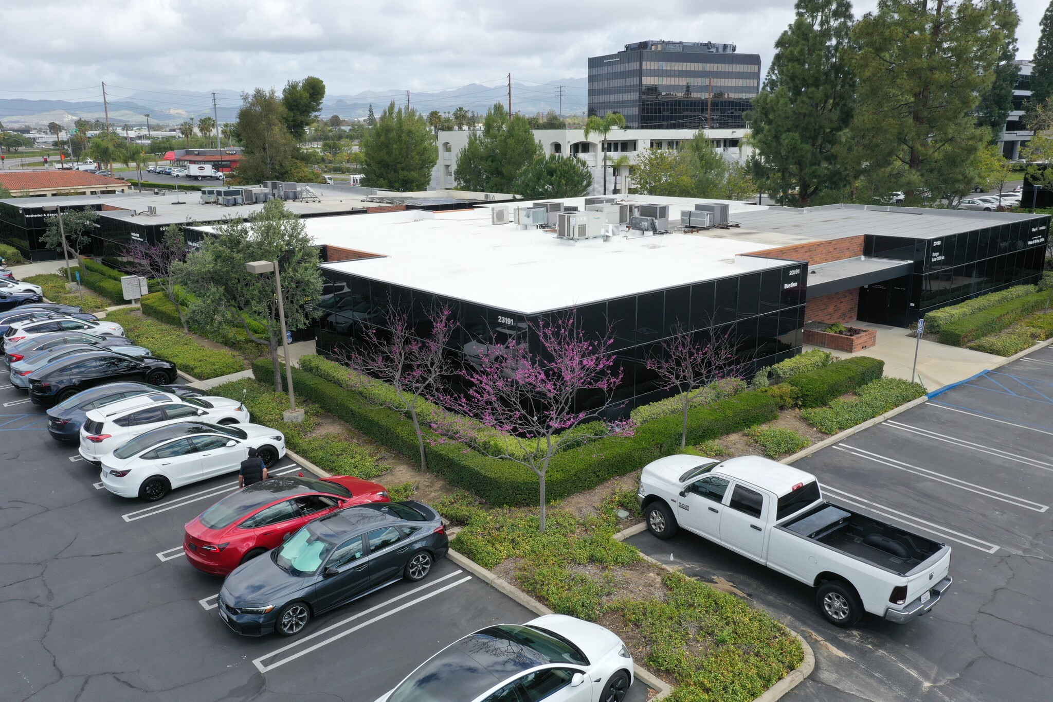 23191-23193 La Cadena Dr, Laguna Hills, CA for lease Building Photo- Image 1 of 7