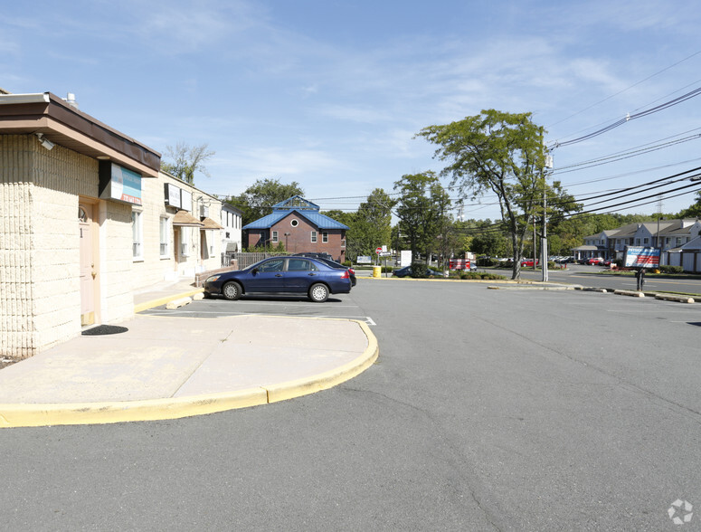 1804 Oak Tree Rd, Edison, NJ for lease - Building Photo - Image 2 of 10