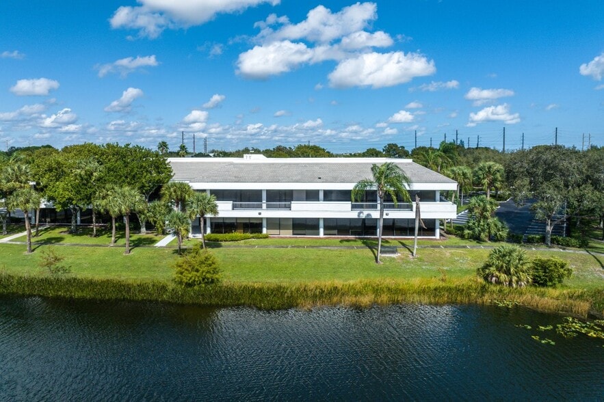 1100 Northpoint Pky, West Palm Beach, FL for lease - Building Photo - Image 1 of 15