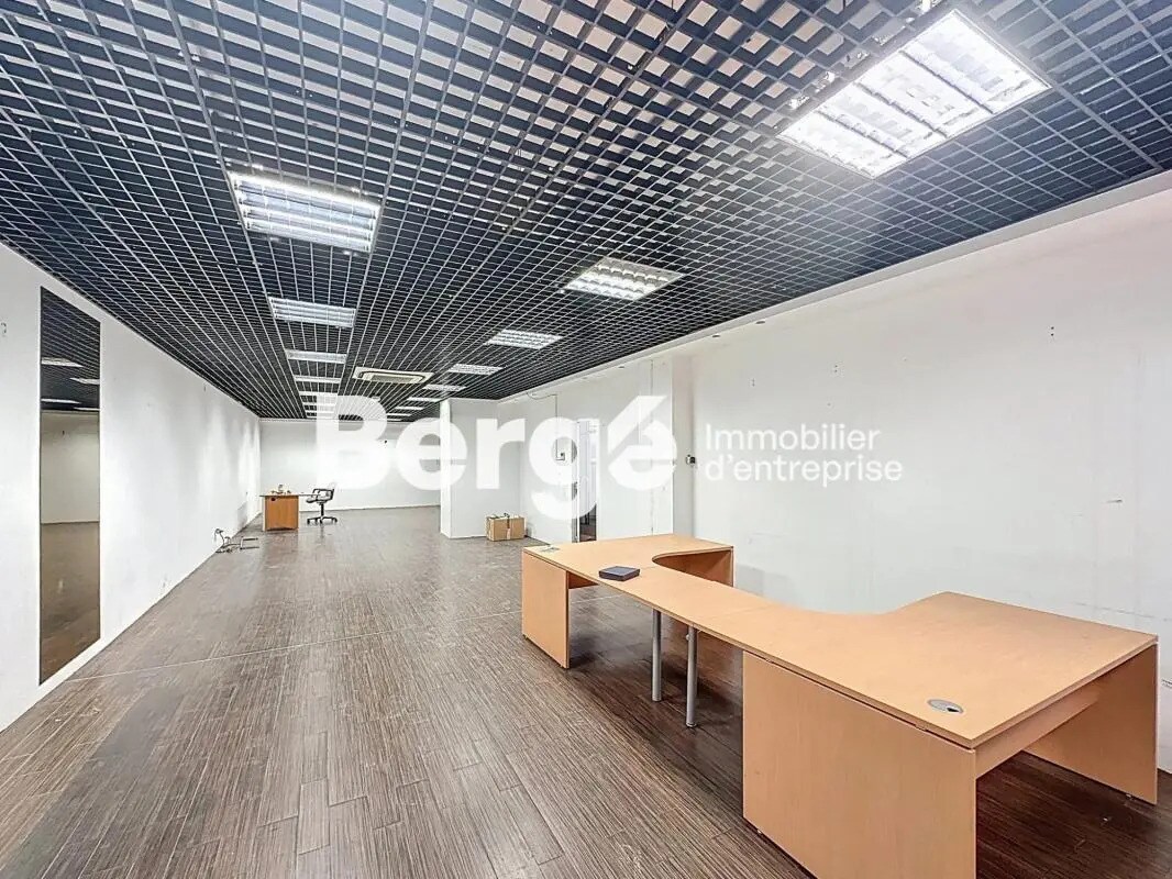 Retail in Le Cannet for lease Building Photo- Image 1 of 8