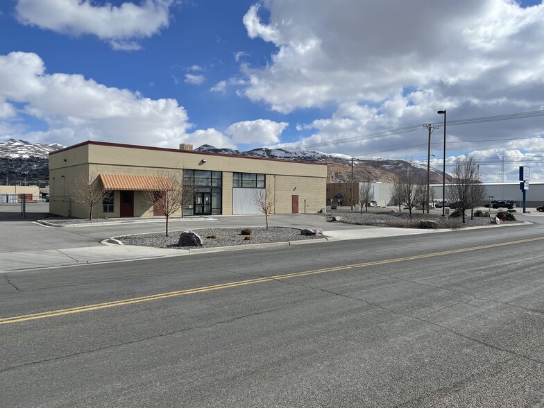 700 W Center St, North Salt Lake, UT for lease - Building Photo - Image 2 of 5