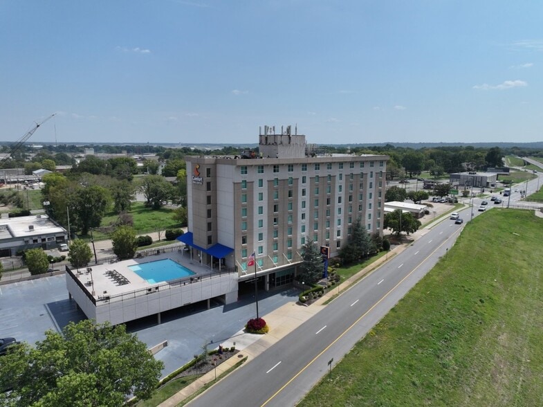 707 Interstate 30, Little Rock, AR for sale - Building Photo - Image 1 of 53