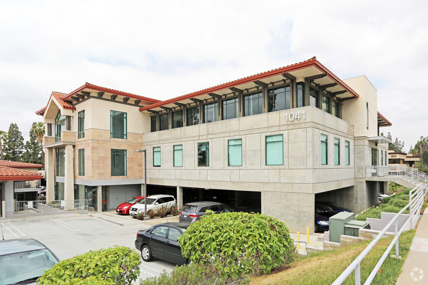 1041 E Yorba Linda Blvd, Placentia, CA for lease - Building Photo - Image 3 of 8