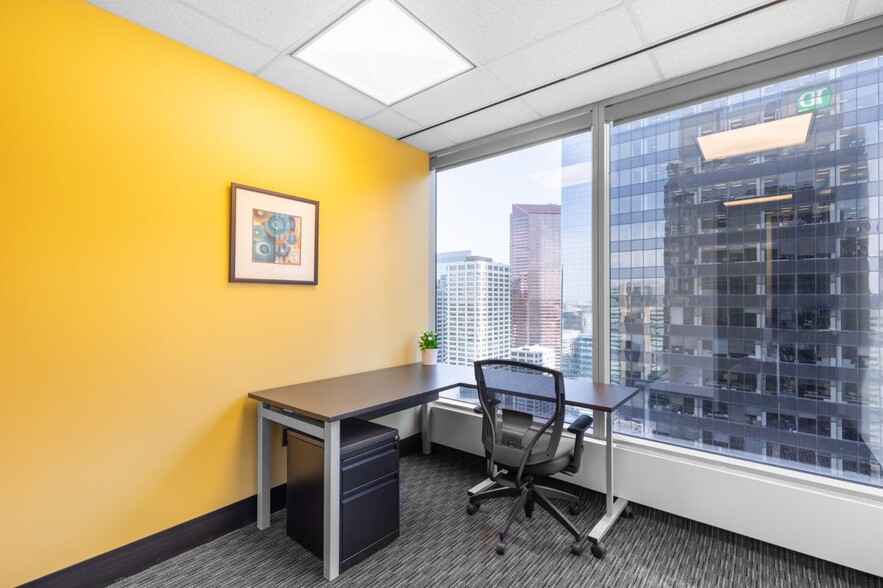 600 Crowfoot Cres NW, Calgary, AB for lease - Interior Photo - Image 3 of 8