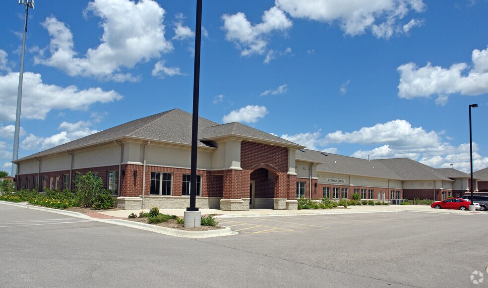 1442 Merchant Dr, Algonquin, IL 60102 Office for Sale