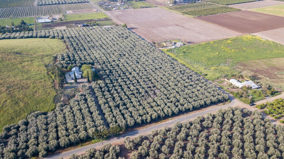 24257 Ave 234, Lindsay, CA for sale - Building Photo - Image 2 of 20