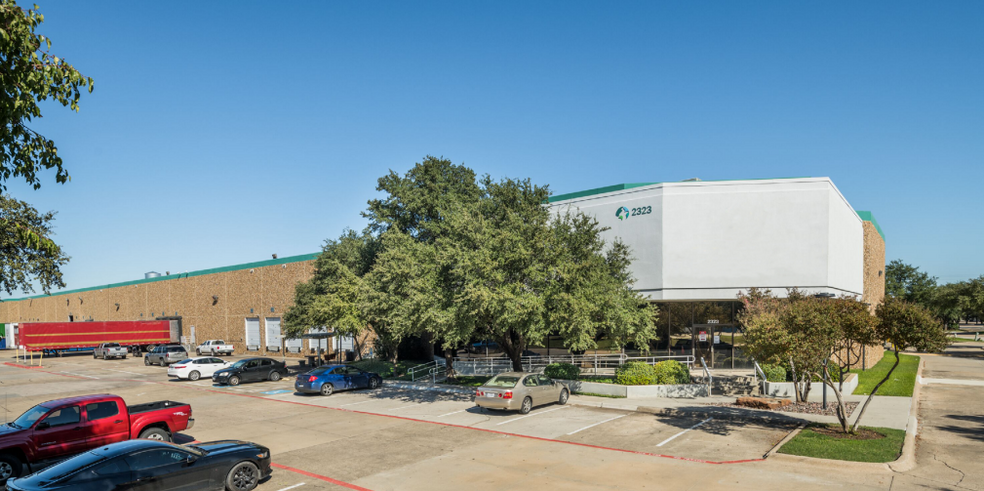 2323 McDaniel Dr, Carrollton, TX for lease - Building Photo - Image 1 of 19