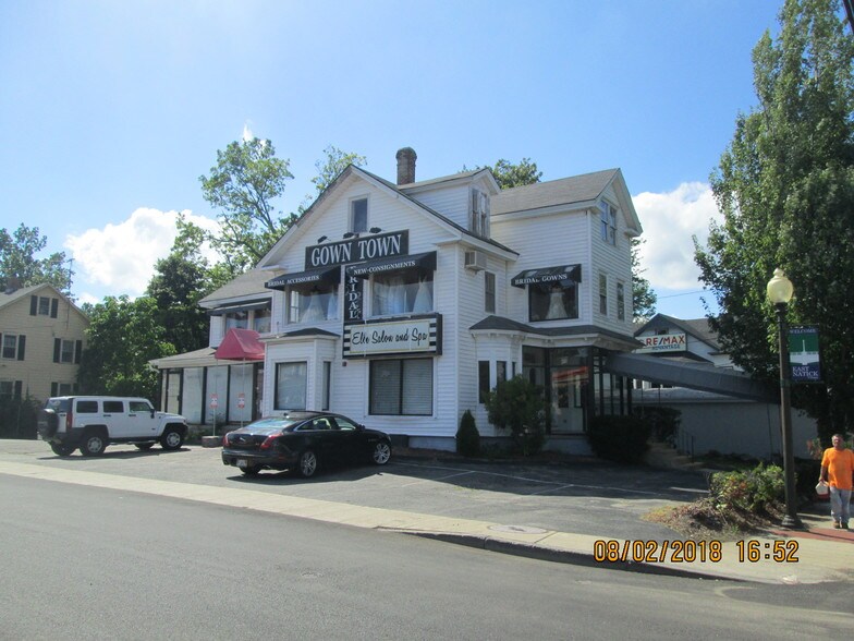 642 East Ave, Warwick, RI 02886