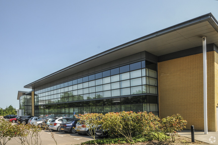 Falcon Way, Welwyn Garden City for lease - Building Photo - Image 3 of 4