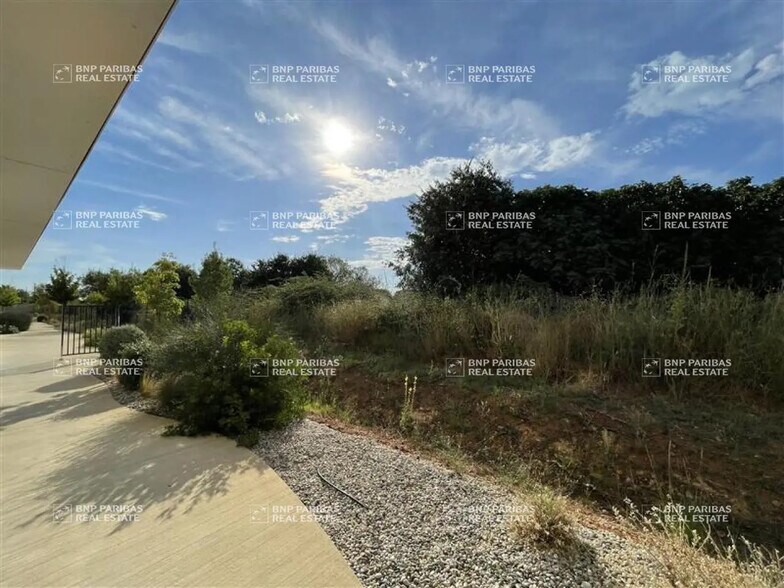 Office in Mauguio for lease - Building Photo - Image 2 of 11