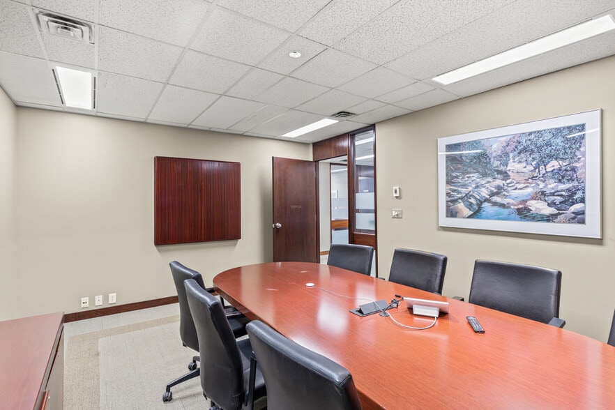 478 Bernard Av, Kelowna, BC for lease - Interior Photo - Image 3 of 20