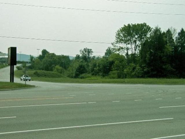 Oak Ridge Tpke, Oak Ridge, TN for sale Primary Photo- Image 1 of 1