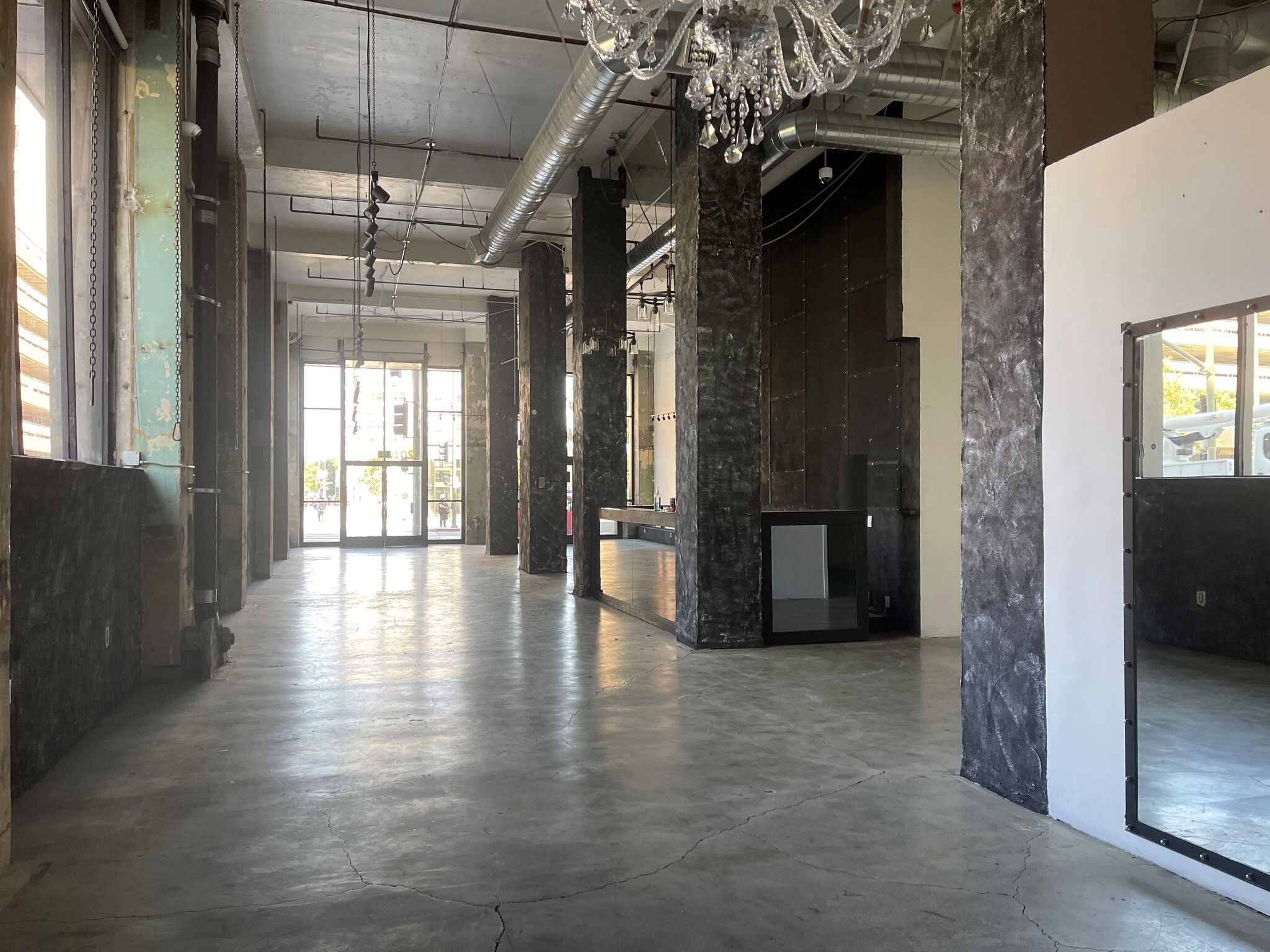 205 S Broadway, Los Angeles, CA for lease Interior Photo- Image 1 of 8