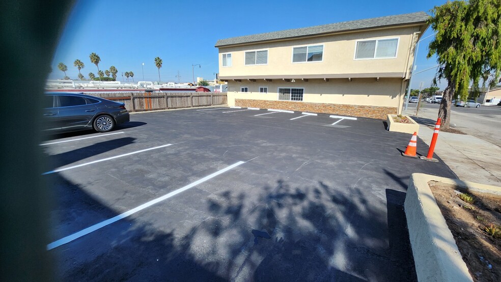 2706-2708 Artesia Blvd, Redondo Beach, CA for lease - Building Photo - Image 2 of 11