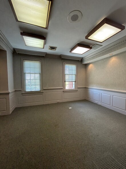 300 Cedar Lakes Dr, Chesapeake, VA for sale - Building Photo - Image 2 of 11