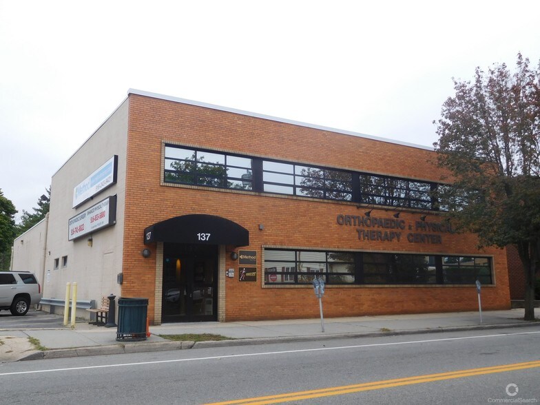 137 Willis Ave, Mineola, NY for sale - Building Photo - Image 1 of 1
