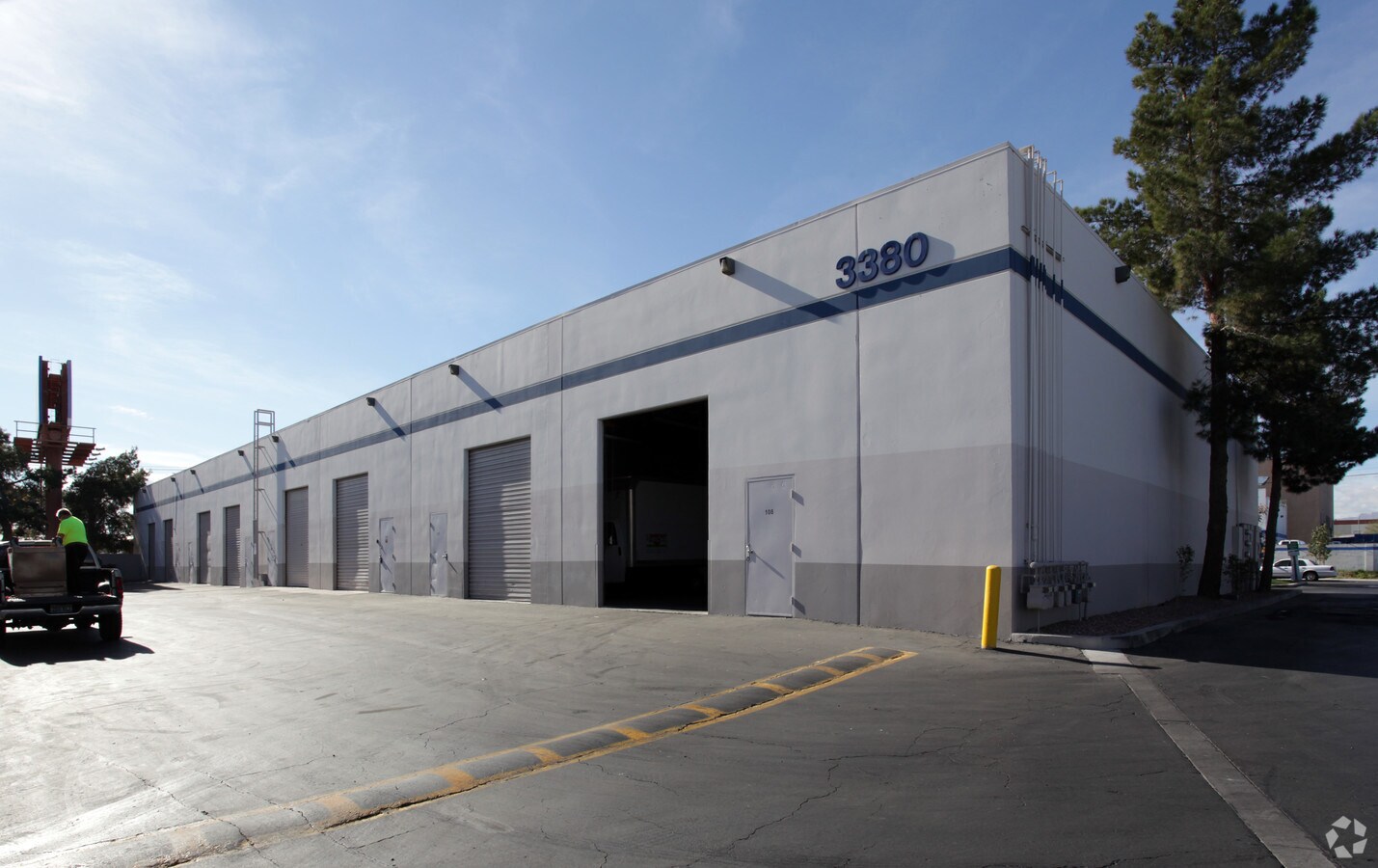 3380 W Hacienda Ave