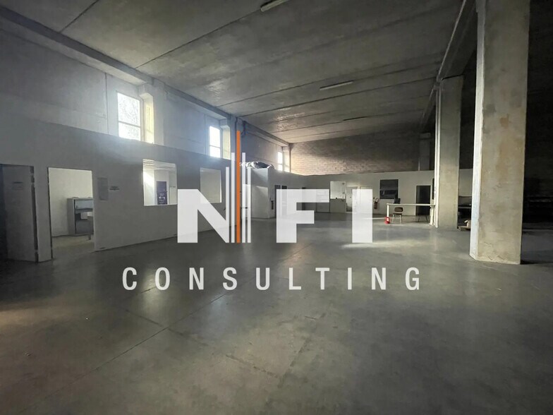 Flex in Mougins for lease - Interior Photo - Image 1 of 4