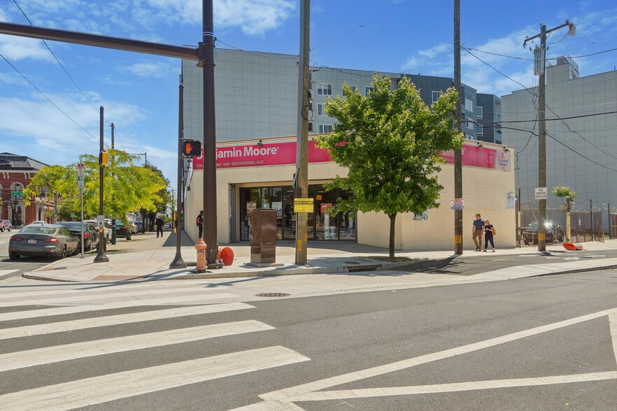 210 W Girard Ave, Philadelphia, PA for sale - Building Photo - Image 3 of 16