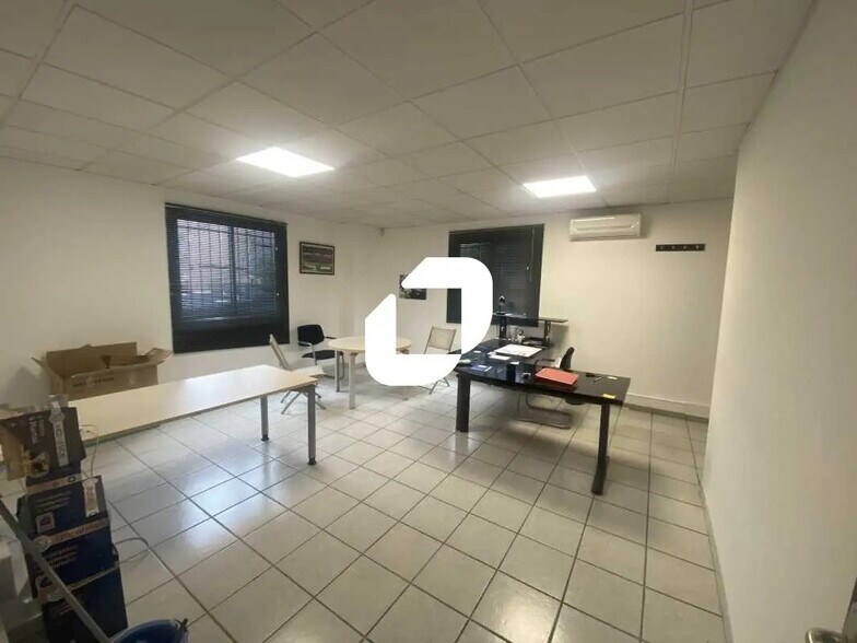 Flex in Saint-Médard-en-Jalles for lease - Building Photo - Image 1 of 6