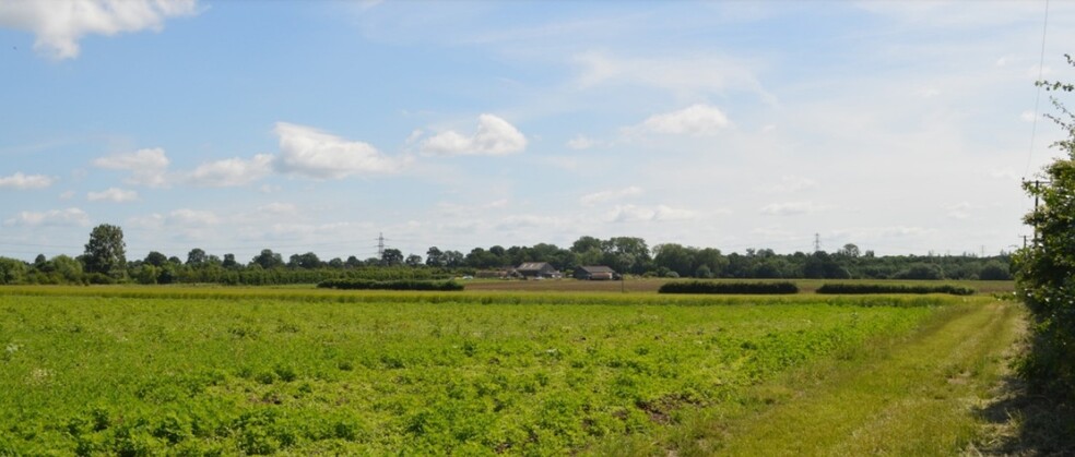 Park Farm Rd, Upminster for sale - Primary Photo - Image 1 of 5