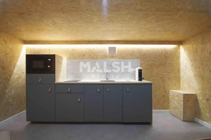 Retail in Caluire-et-Cuire for sale - Interior Photo - Image 2 of 6