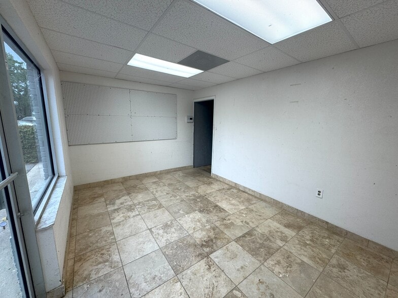 2028 Palmetto St, Clearwater, FL for lease - Lobby - Image 2 of 17