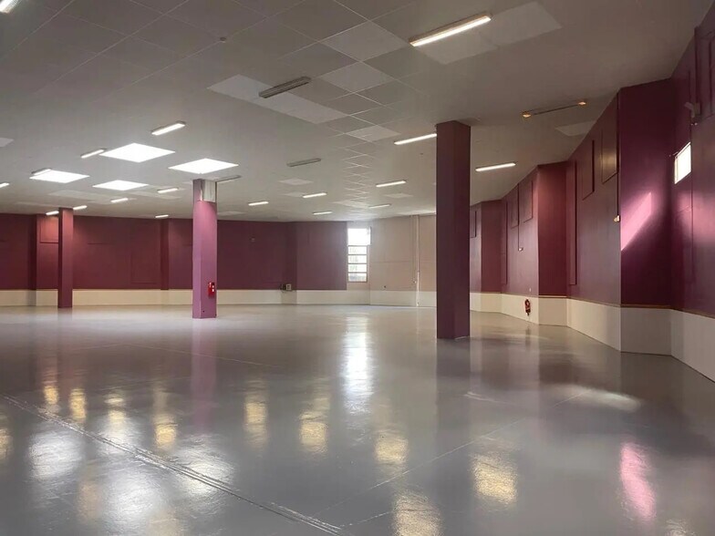 Flex in Saint-Denis for lease - Interior Photo - Image 2 of 15