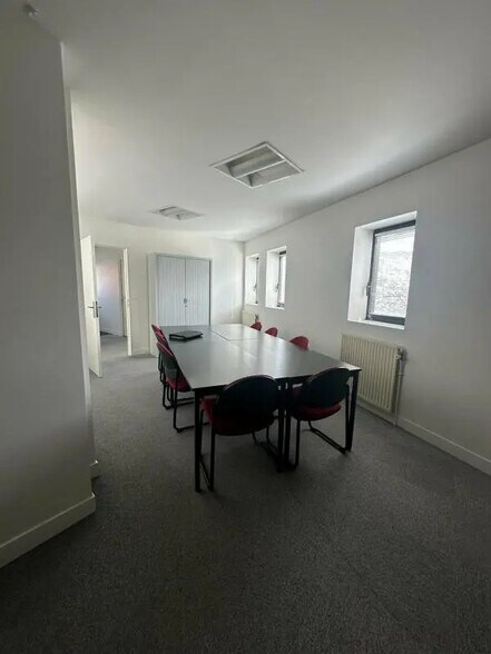 Office in SAINT-OUEN-L'AUMONE for lease - Interior Photo - Image 2 of 4