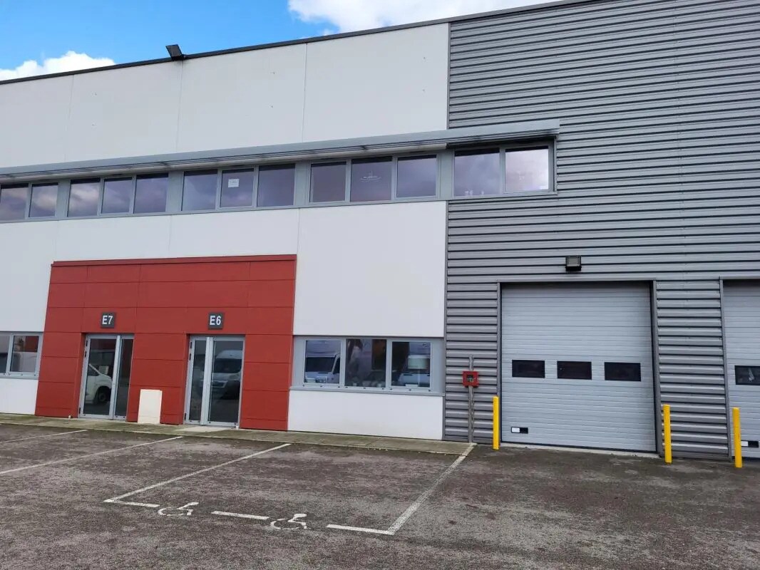 Flex in Saint-Priest for lease Building Photo- Image 1 of 12