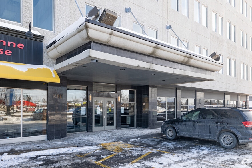500 Boul Saint-Martin O, Laval, QC for lease - Building Photo - Image 3 of 8