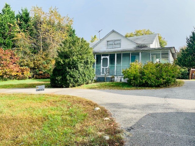 8464 Old Leonardtown Rd, Hughesville, MD for sale Primary Photo- Image 1 of 1