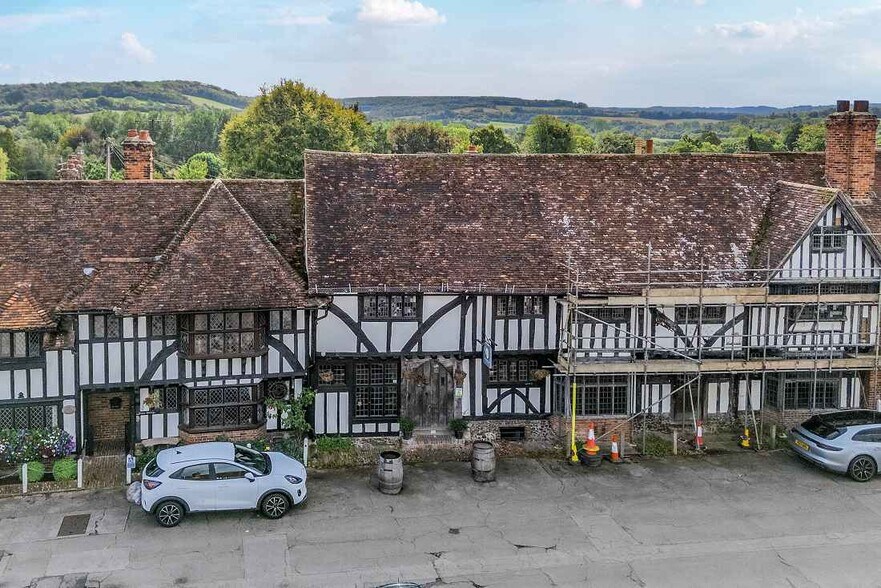 The Square, Chilham for sale - Primary Photo - Image 1 of 4